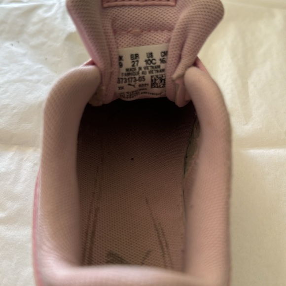 Puma Sneakers lightly worn. Slip on. Size 10. Bundle and save. Non-smoking home - Picture 2 of 3